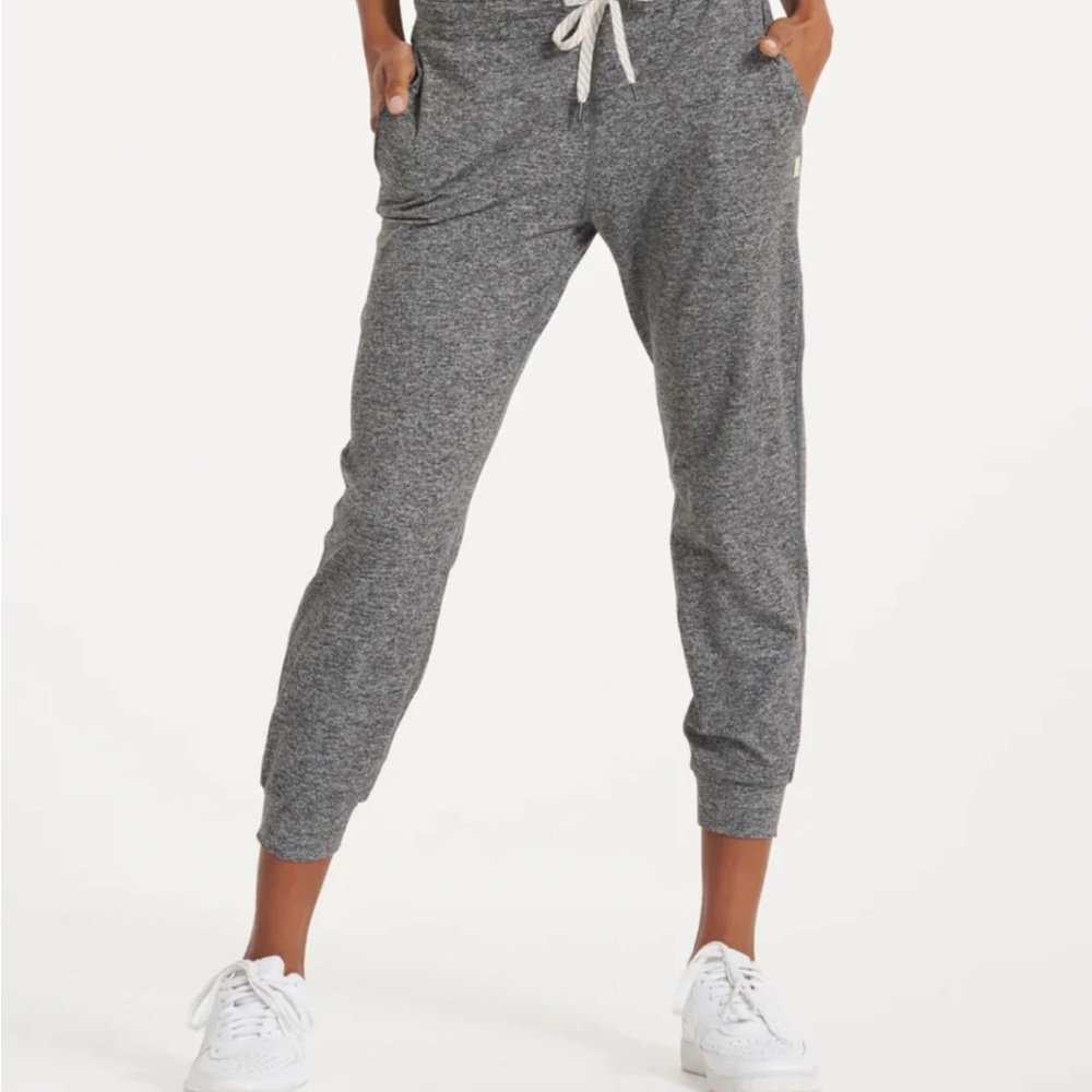 Vuori Gray Joggers with Soft Fabric and Relaxed Fit